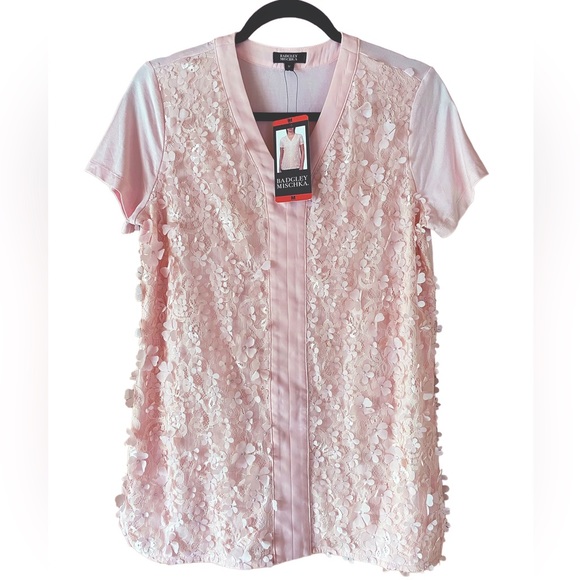 NWT Women’s BADGLEY MISCHKA Blush Pink Lace 3D Floral Embellished Blouse Medium - Picture 1 of 6